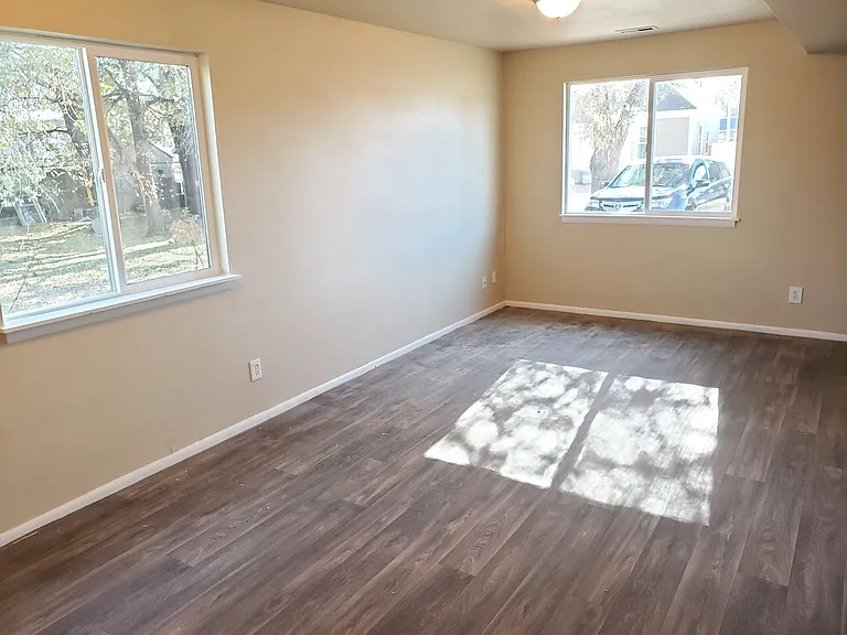 966 W Center St — Photo 3
