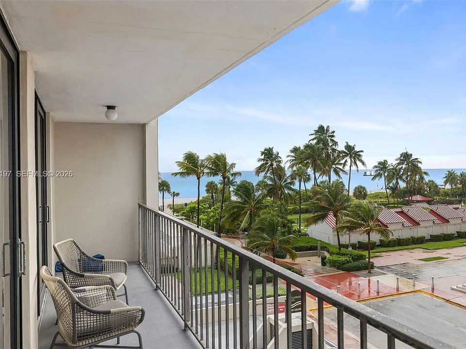 2625 Collins Ave #402