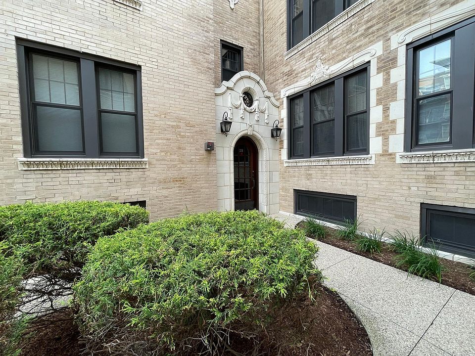 1st image of 334 Elgin Ave #2E
