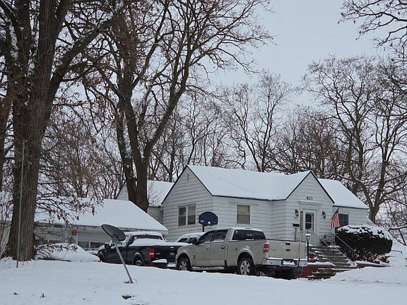 3rd image of 823 Willow St