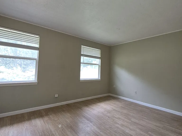 627 NE Forest Ln — Photo 8