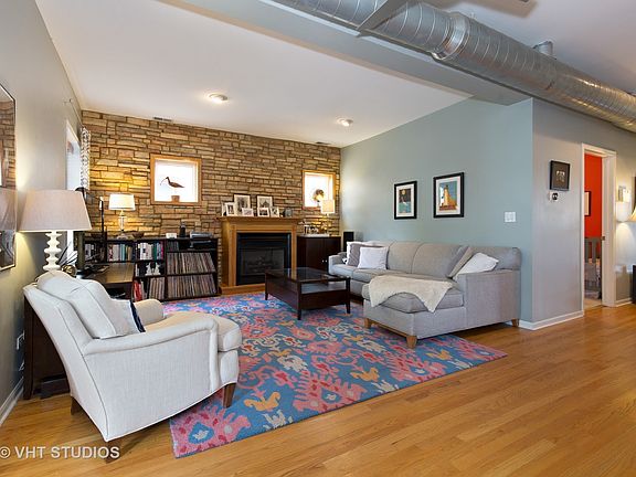 2nd image of 2025 N Whipple St APT 3N