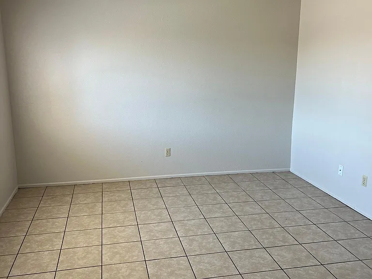 825 S 7th Ave #C — Photo 3