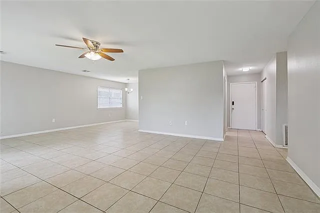1728 Greenwood Dr — Photo 3