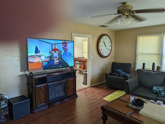 4th image of 411 Fulton St