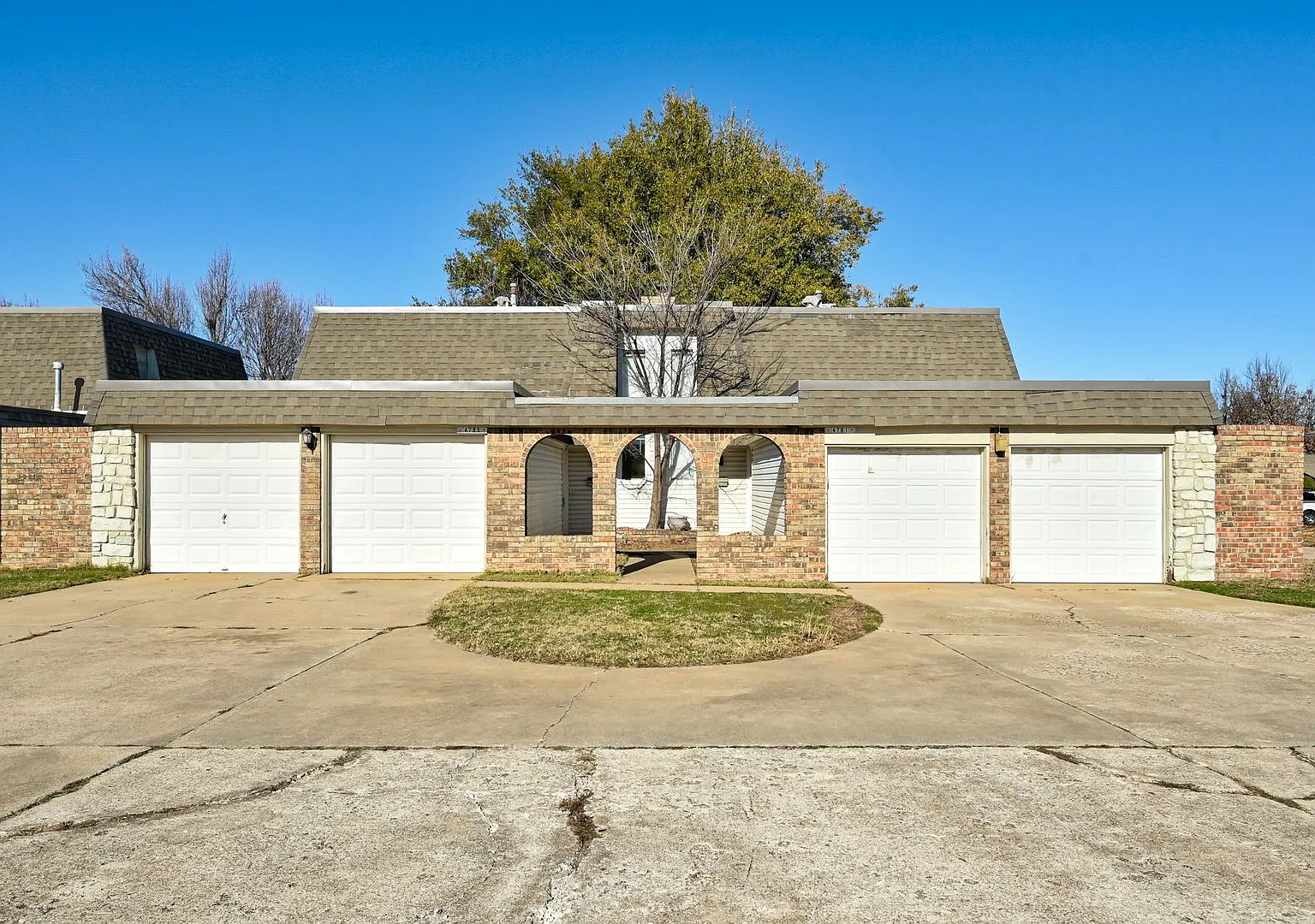 Charming and Spacious 2BD/1.5BTH Duplex Near Lake Hefner Perfectly Located for Shopping and Dining — Photo 1