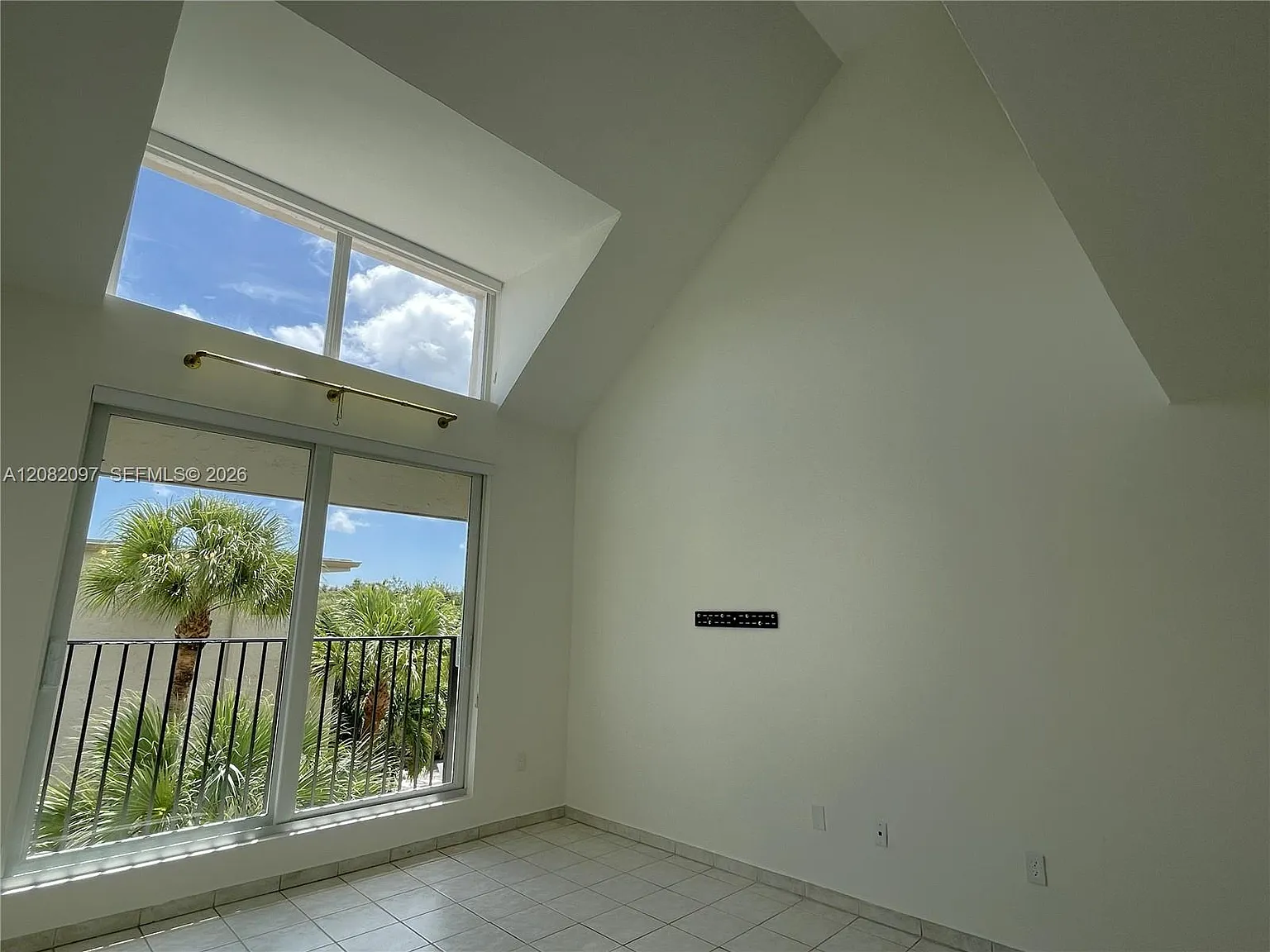 Dadeland Grove Condo — Photo 1