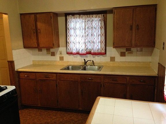 3rd image of 1376 Burnham Ave