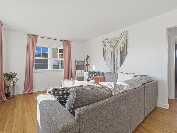 3rd image of 4921 N Everts Ct