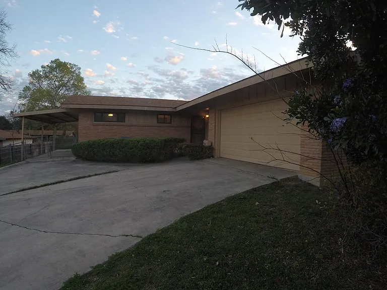 106 Springwood Ln — Photo 2