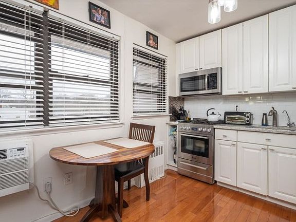 5th image of 25 Elizabeth St APT 3X