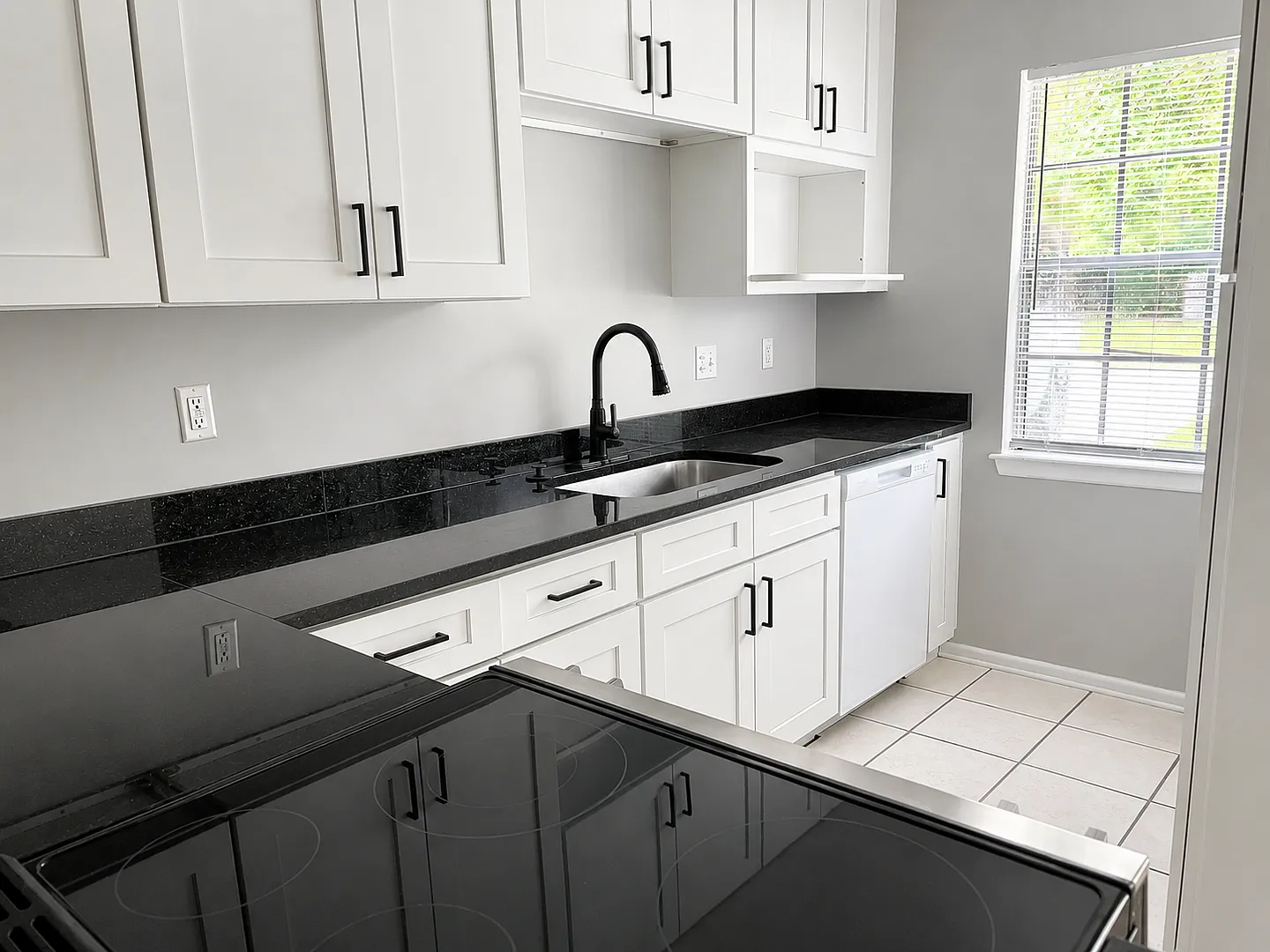 Charming 3-Bedroom Home in St. Martin School District — Photo 2