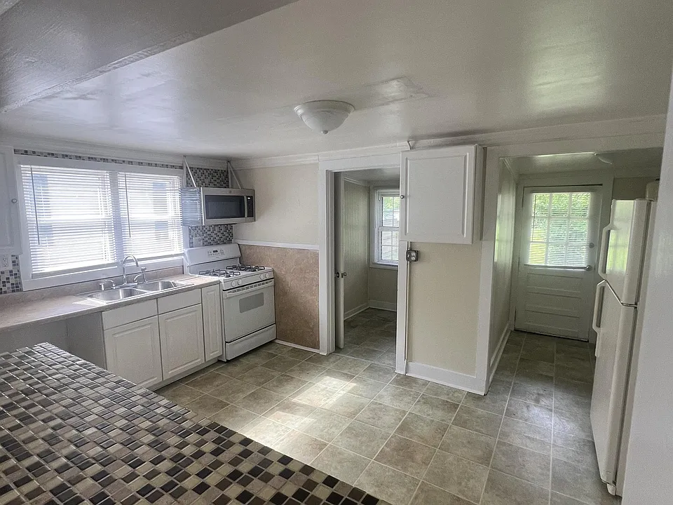 121 W Forrest Ave