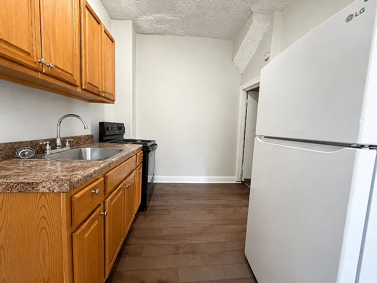 925 W Seltzer St — Photo 8