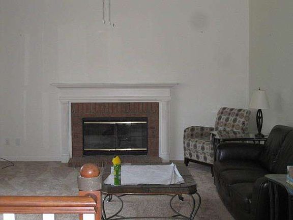 4th image of 19 Fox Chase Ct