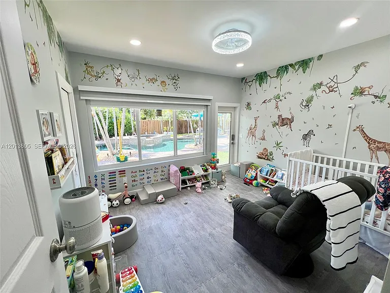 101 SW 58th Ave — Photo 9