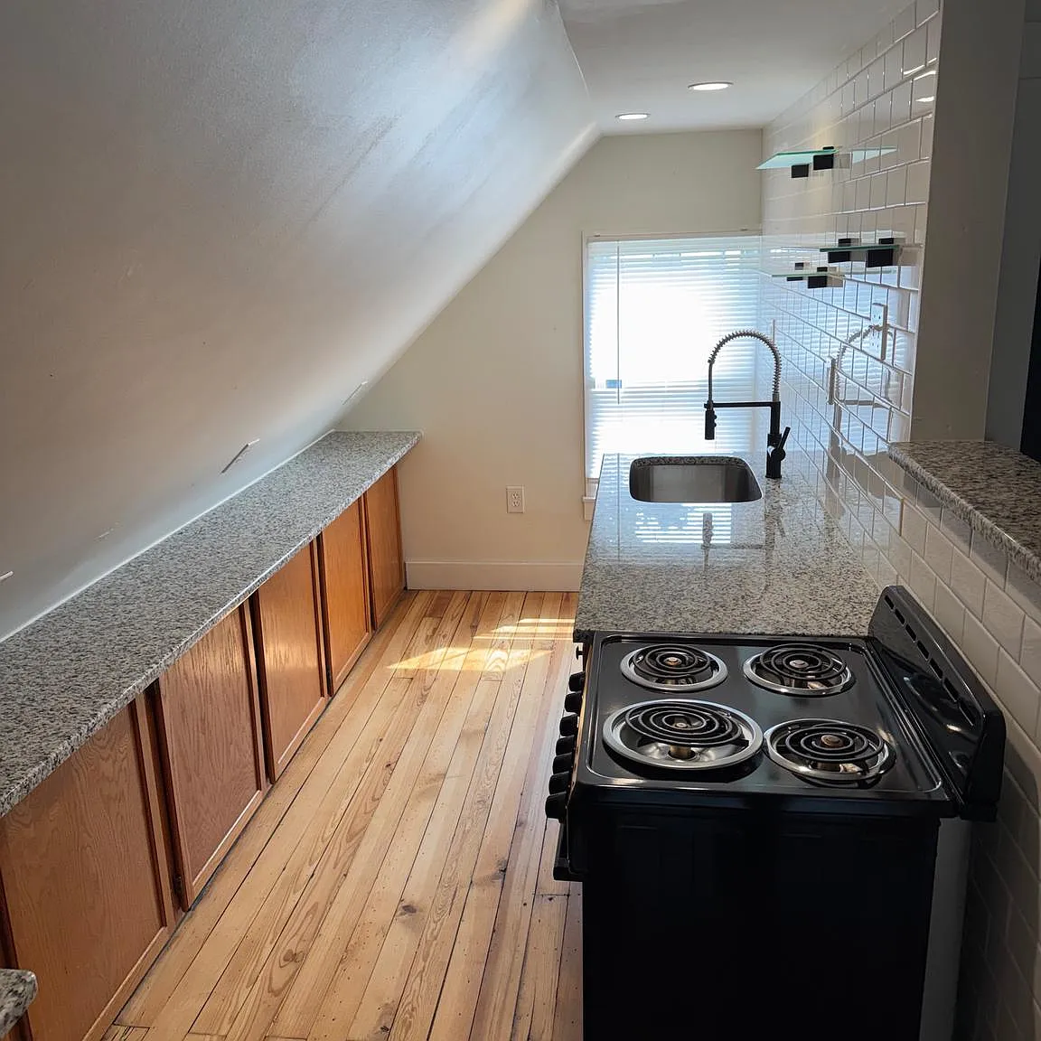 1 bed, 650 sqft, $1,000 — Photo 2