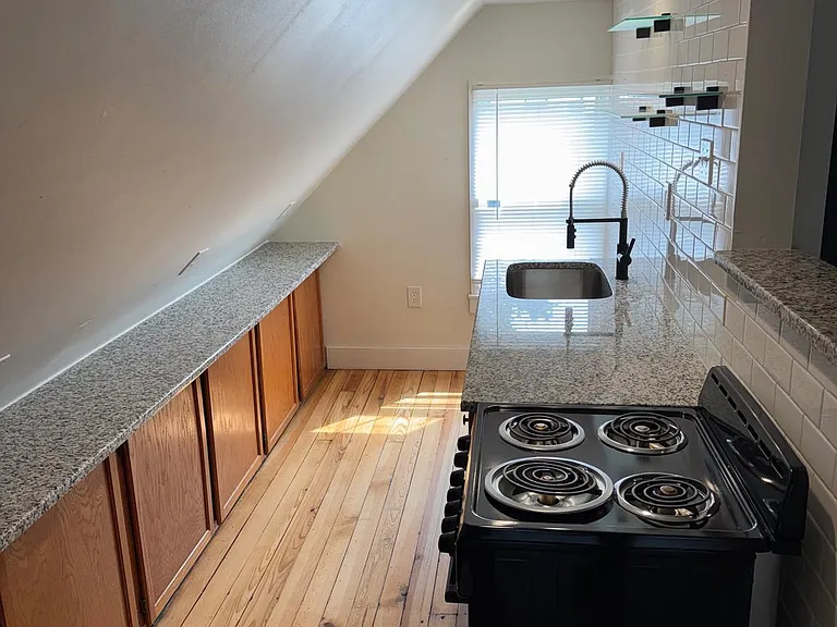 302 E Market St #3 — Photo 2