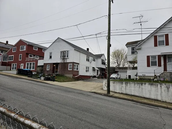 35 Van Den Noort Street, Putnam, CT 06260