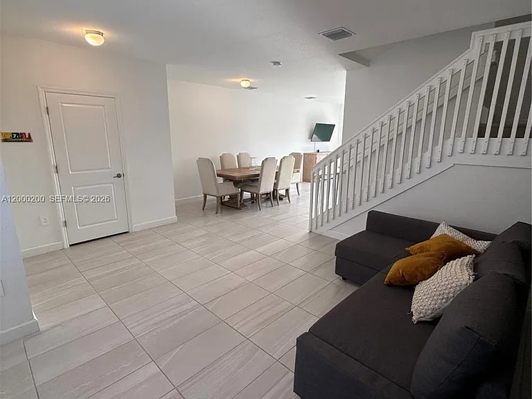 412 NW 12th Pl — Photo 10
