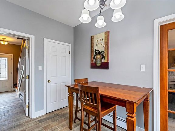 5th image of 19 Woodstock Ln