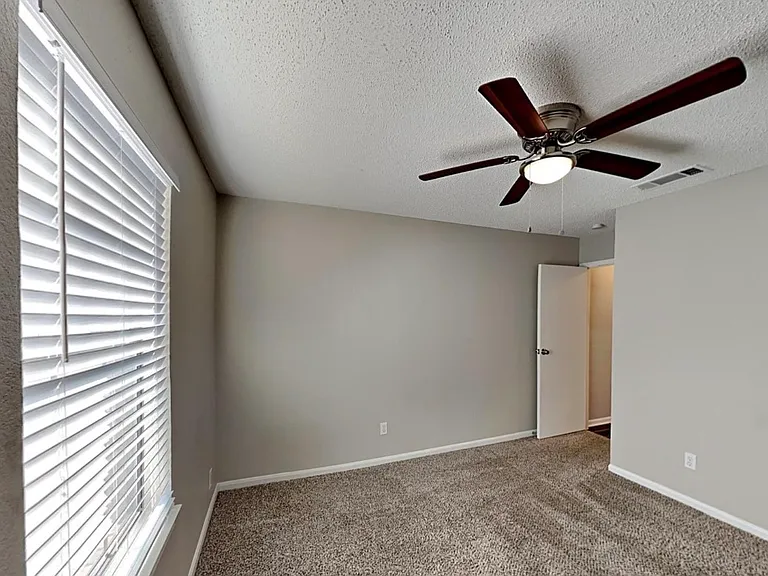 1317 Colony St — Photo 16