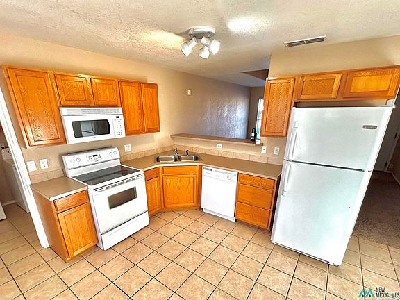 5th image of 1835 Debra St