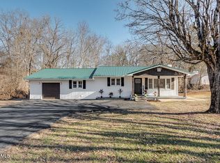 504 S East End Rd, Strawberry Plains, TN 37871