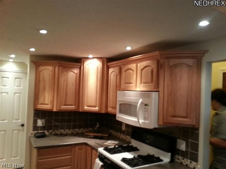2nd image of 721 Thornwood St