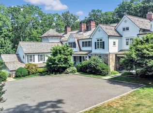 996 W Shore Rd, Oyster Bay, NY 11771