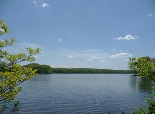 15 Camel Bay Dr, Sturgis, MI 49091