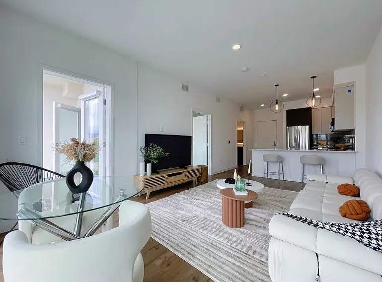 Maxwell Apartments — Photo 2