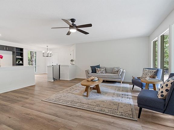 3rd image of 18 Hampstead Ln