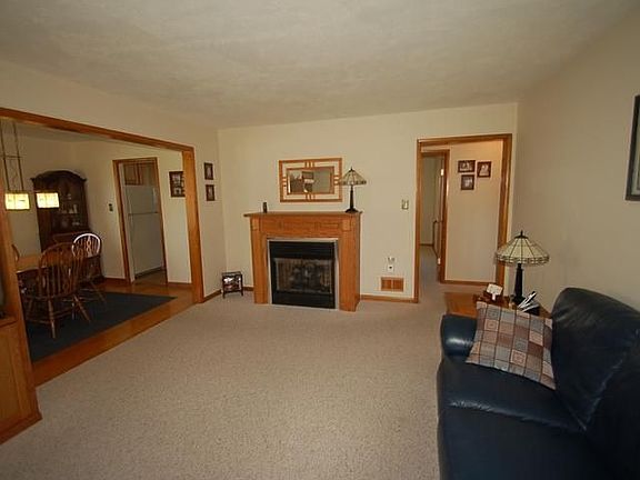 2nd image of 418 N 11th Ave