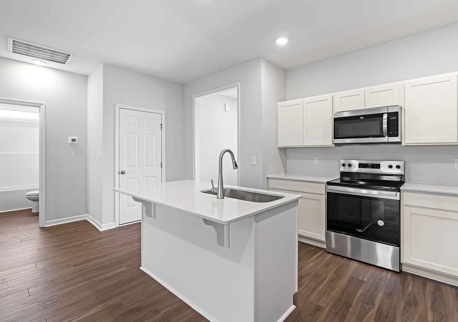 3 Bedroom Triplex in Smithfield! — Photo 3