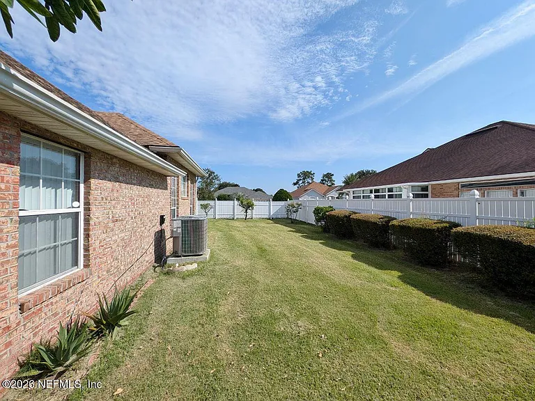 2413 Cedar Trace Dr W — Photo 30