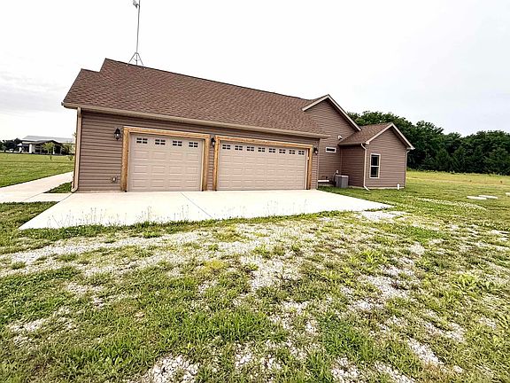 2nd image of 2114 S Pine Run