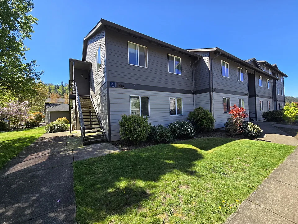 251 Pioneer Dr