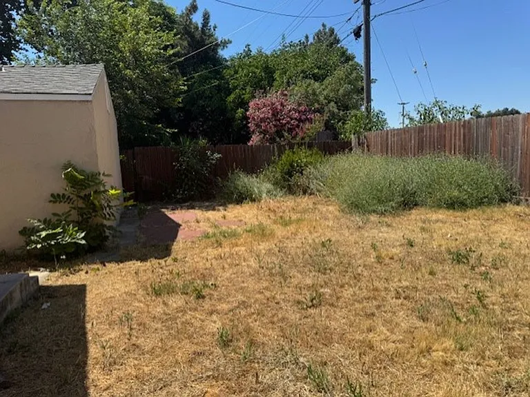 1629 Basler St — Photo 18