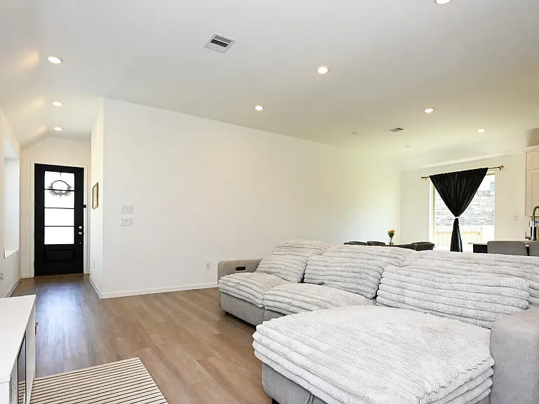 3057 Pensacola Dr — Photo 24