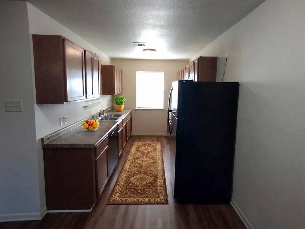 3 bed, 1028 sqft, $1,275 — Photo 3