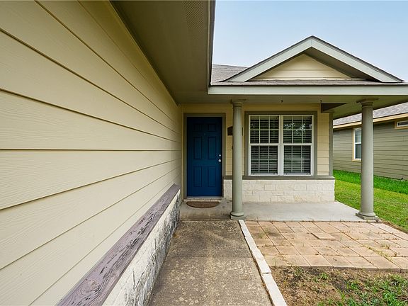 3rd image of 1016 Crested Point Dr