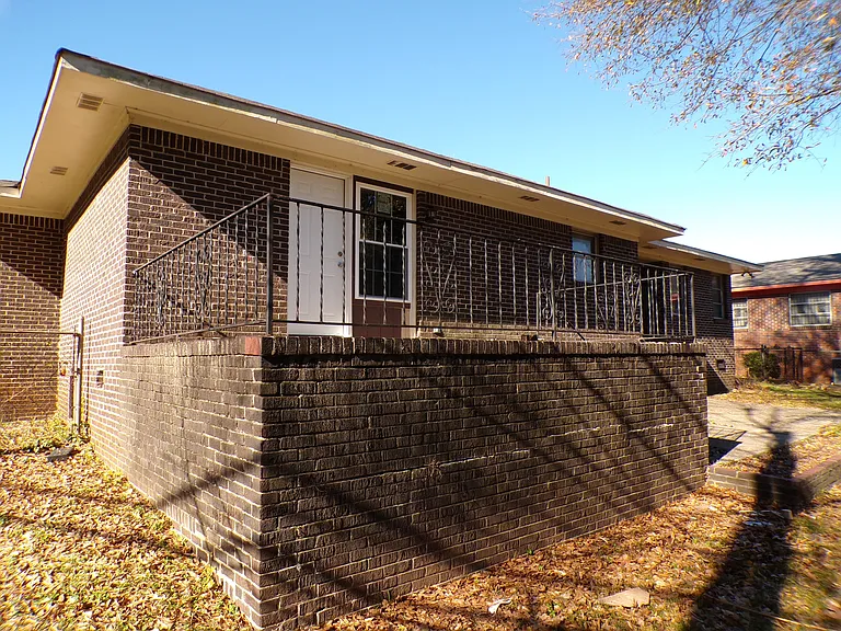 5709 Court H — Photo 15