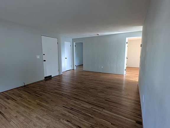 2nd image of 371 Indian Church Rd APT 2