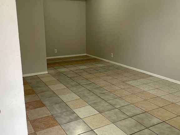 2nd image of 2428 Louise St APT 10