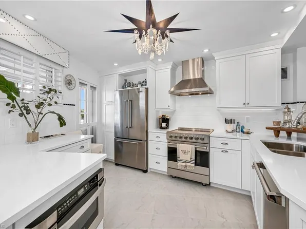 2401 Gulf Shore BLVD N #33, NAPLES, FL 34103