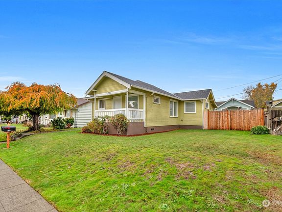3rd image of 2701 Leonard Dr, #A