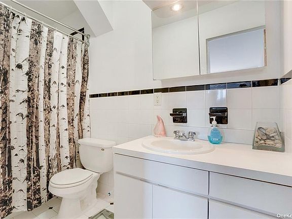 5th image of 6326 99th St APT 8C