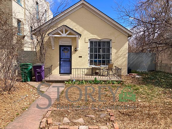 Front of house with perennial daffodils