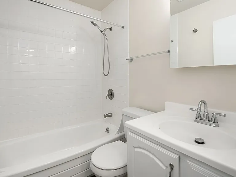 Cordova Apartments — Photo 28